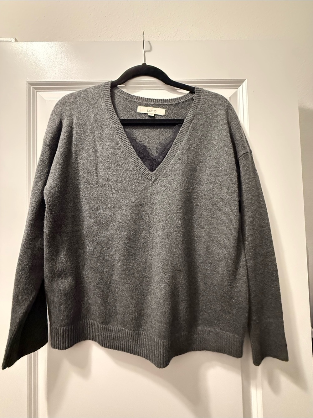 LOFT Women's Gray V-Neck Sweater